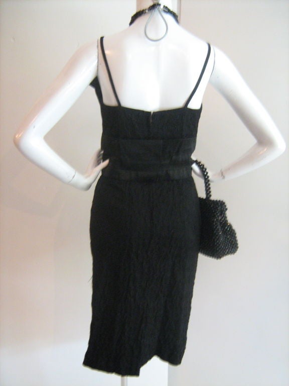 Lowi & Co - Robe noire avec écharpe détaillée Excellent état - En vente à Los Angeles, CA