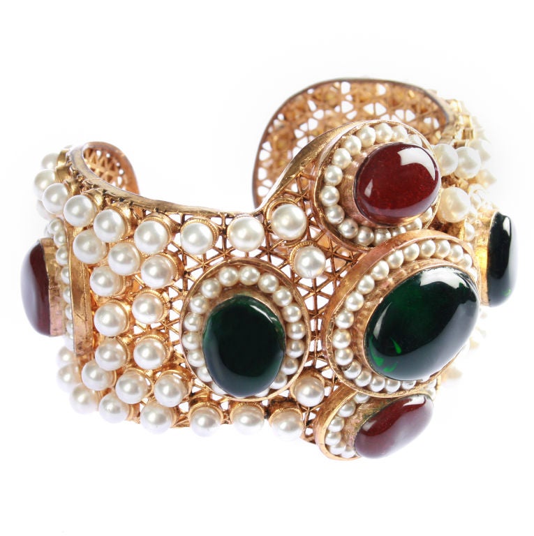 Vintage CHANEL Cuff with Glass Cabochons and Faux Pearls For Sale 3