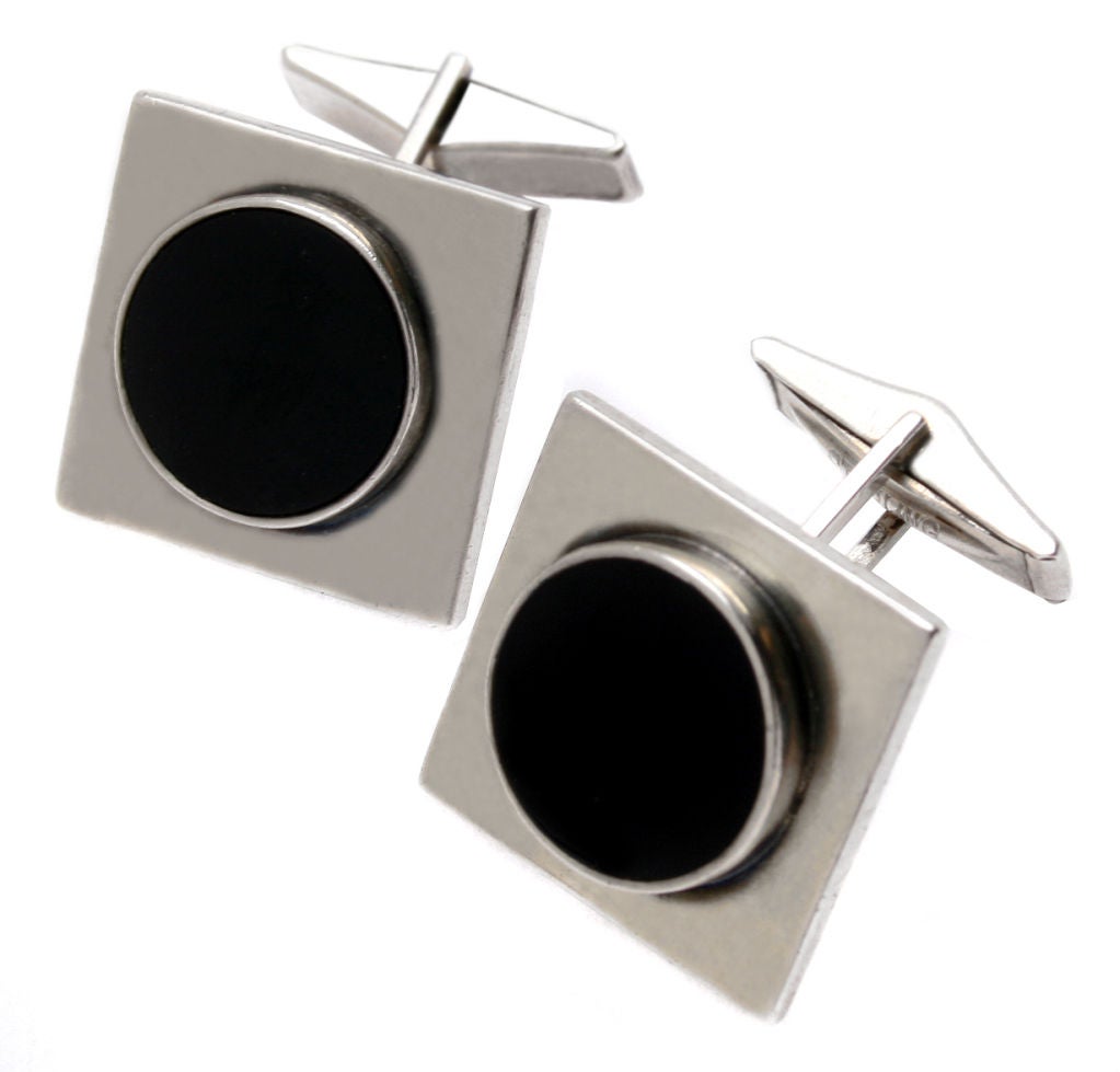 This is a very nice set from the Chicago jeweler Kalo.  The design is simple and very modernist.  The cufflinks measure 7/8