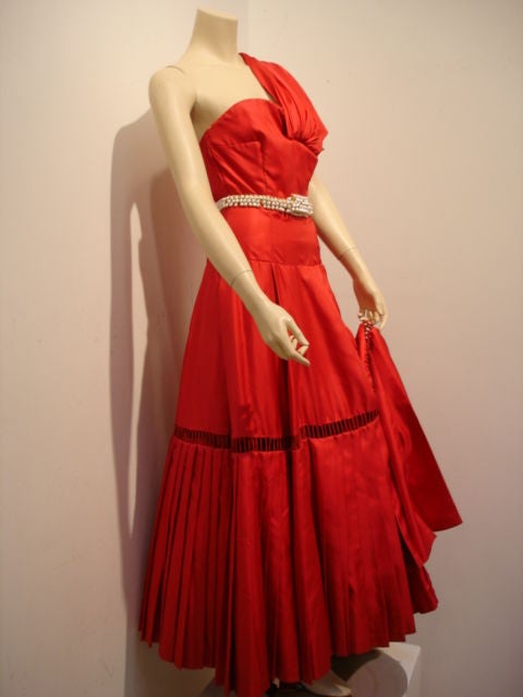 Printemps-ete 1952 Christian Dior Red Dahlia Gown 1