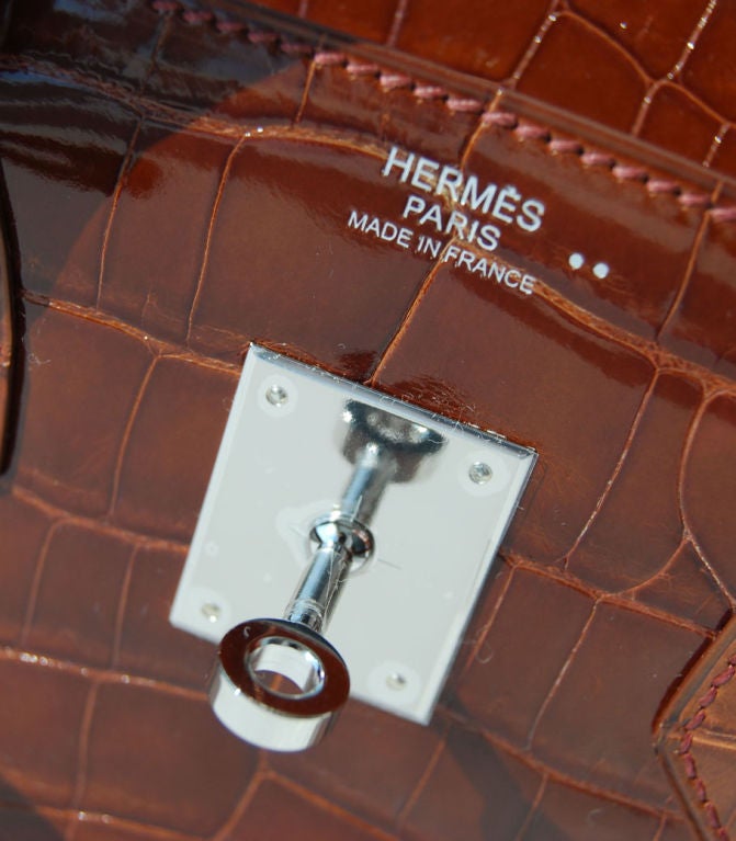 30cm Hermes Birkin in Shiny Honey Niloticus Crocodile with Palladium Hardware | K Stamp<br />
<br />
The bag measures 30 cm/ 12