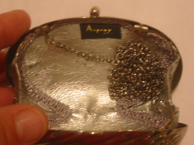 Gorgeous Vintage Silver Metal Minaudier from ASPREY<br />
<br />
Made of high quality silver metal that  could be sterling, I wouldn't be surprised since it's made by ASPREY. Designed with an oval shape and a wave pattern engraved on the metal.