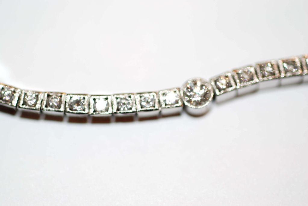 Bracelet contains approx. 70 round diamonds with an approx. weight of 3.50cts. Color-I  Clarity VSI