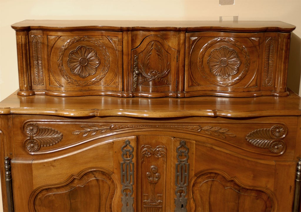 18th Century and Earlier Louis XV Period Buffet a Glissant in Walnut, France c. 1750