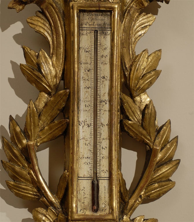 Sculpté à la main Baromètre et thermomètre en bois doré Louis XVI, France, vers 1780 en vente
