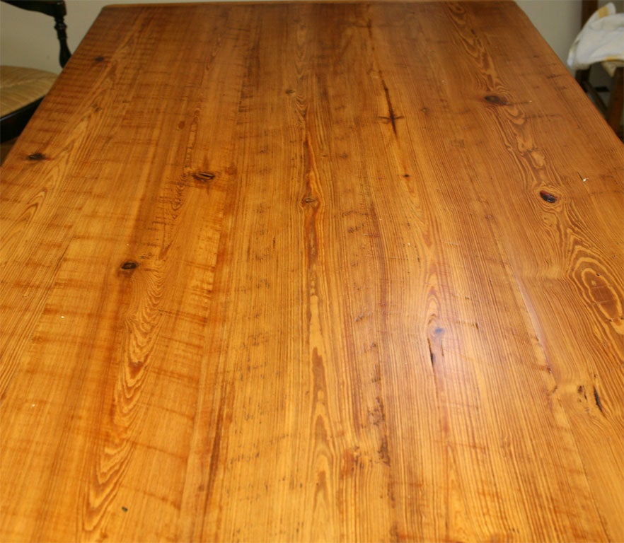 Reproduction Table In Excellent Condition In Sheffield, MA