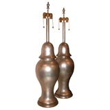 MONUMENTAL PAIR OF CERAMIC LAMPS WITH GLAZE LEAF FINISH. MONUMENTAL PAIR OF CERAMIC LAMPS WITH GLAZE LEAF FINISH.