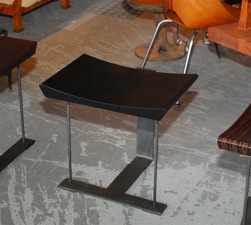 Tabouret dans le style de Pierre Chareau Excellent état - En vente à Los Angeles, CA