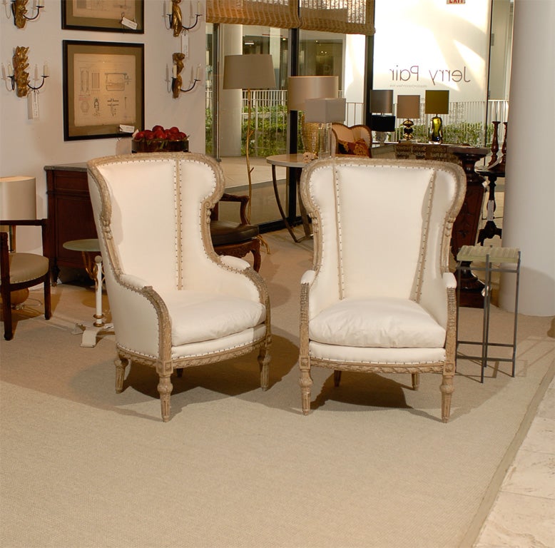 Pair of Louis XVI Bergères à Orielles