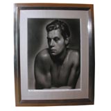 Une photographie encadrée de Johnny Weissmuller par George Hurrell