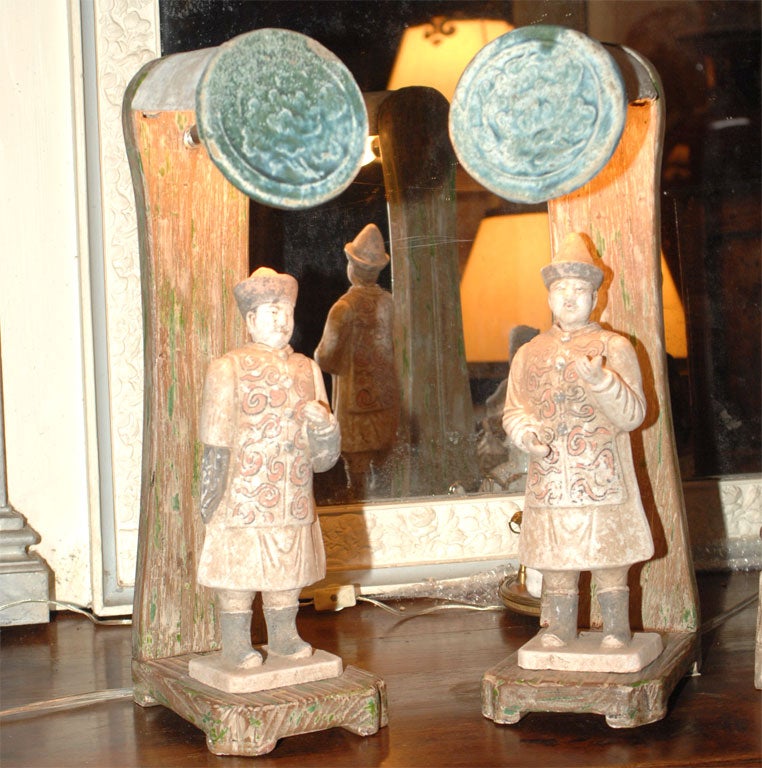 A Pair of Ming Dynasty Terracotta Figurine Bookcase Lamps In Good Condition In San Francisco, CA