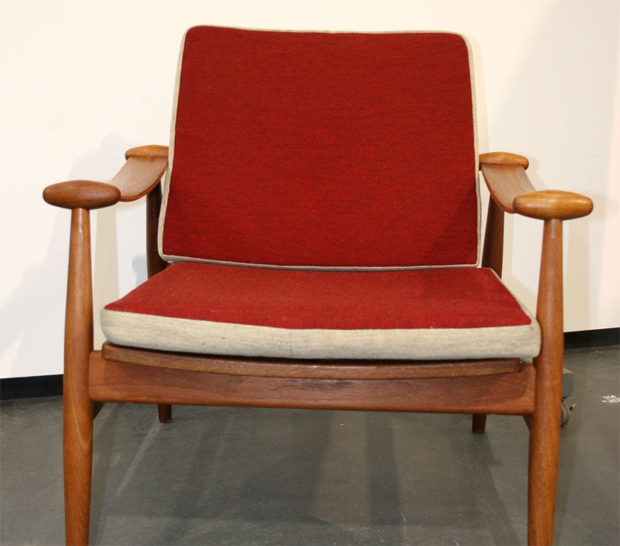 Vintage 1950s Finn Juhl Teak Spade Lounge Chair in Red Fabric. Danish Modern Furniture.

Rare Finn Juhl Chair.  From the 1st 2 years of production at France and Daverkosen. Highly desired by Danish Modern collectors. Beautiful in the bedroom and