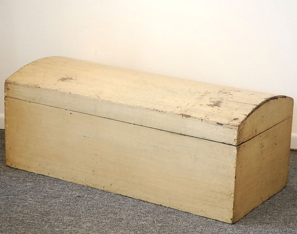 19THC ORIGINAL CREAM COLORED DOME TOP TRUNK FROM NEW ENGLAND. EARLY SQUARE NAIL CONSTRUCTION AND SUPER PATINA. GREAT SIZE AND CONDITION. CLEAN INTERIOR AND PRISTINE PAINTED SURFACE.