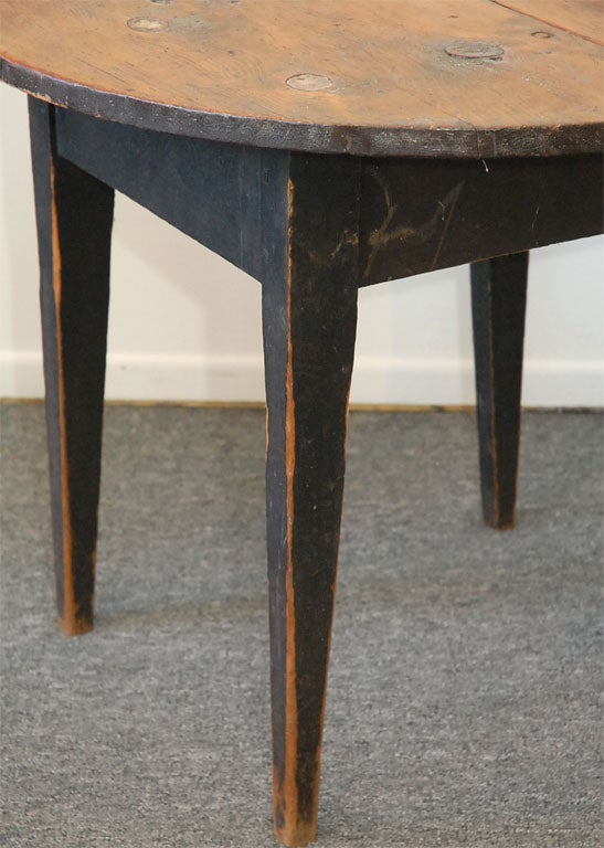 Pine EARLY 19THC ROUND RARE TAVERN TABLE /NEW ENGLAND