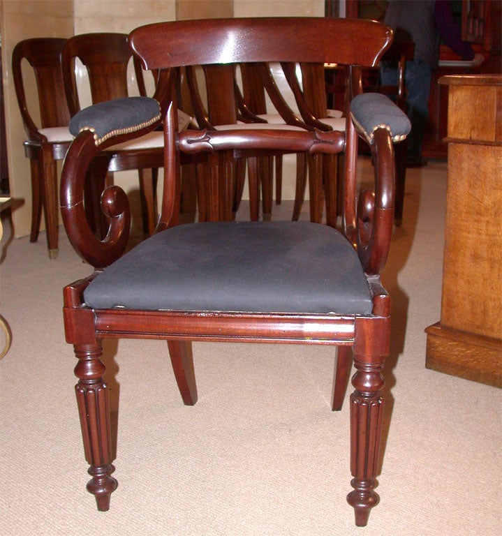 English Pair of Early 19th Century William IV Mahogany Armchairs For Sale