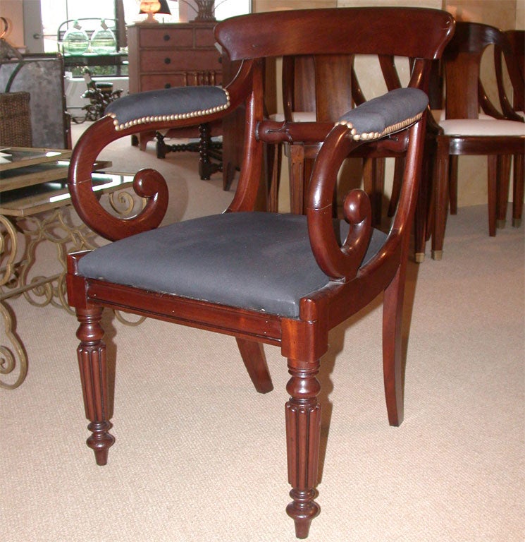 Pair of Early 19th Century William IV Mahogany Armchairs In Excellent Condition For Sale In East Hampton, NY