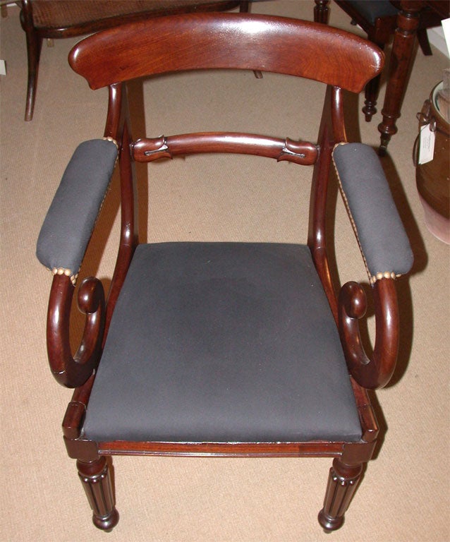 Pair of Early 19th Century William IV Mahogany Armchairs For Sale 3