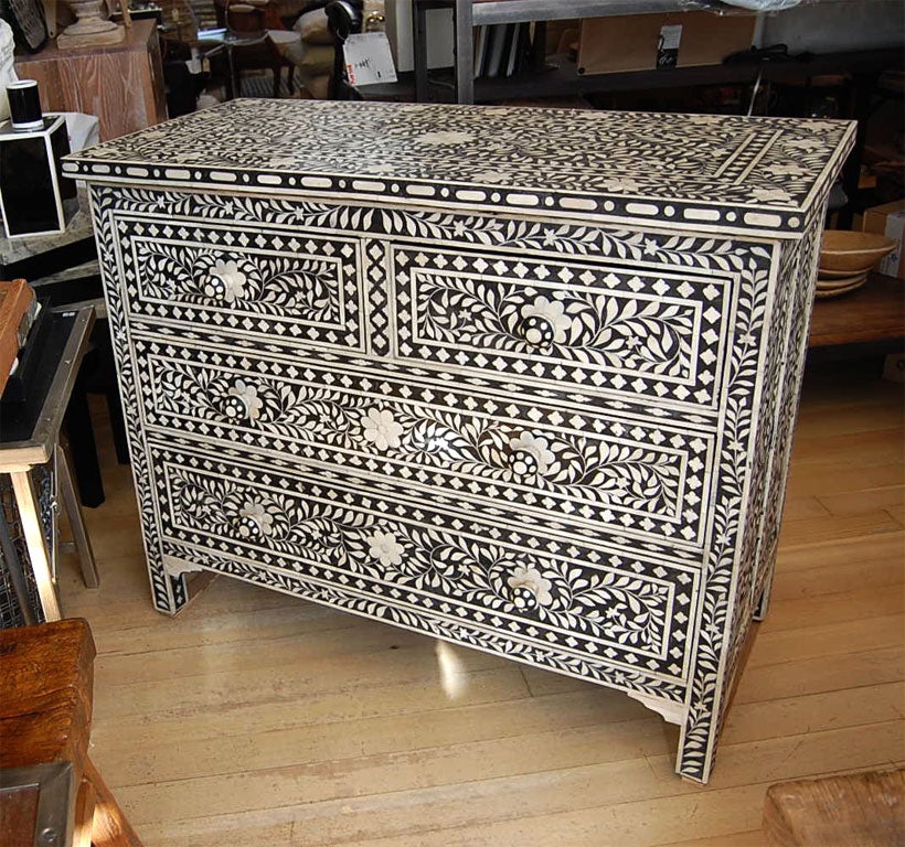 Bone Inlaid dresser In Excellent Condition In Sag Harbor, NY