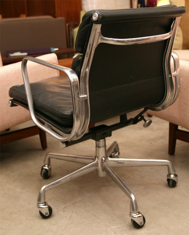 Charles Eames Black Leather and Chrome Soft Pad Desk Chairs In Excellent Condition In New York, NY