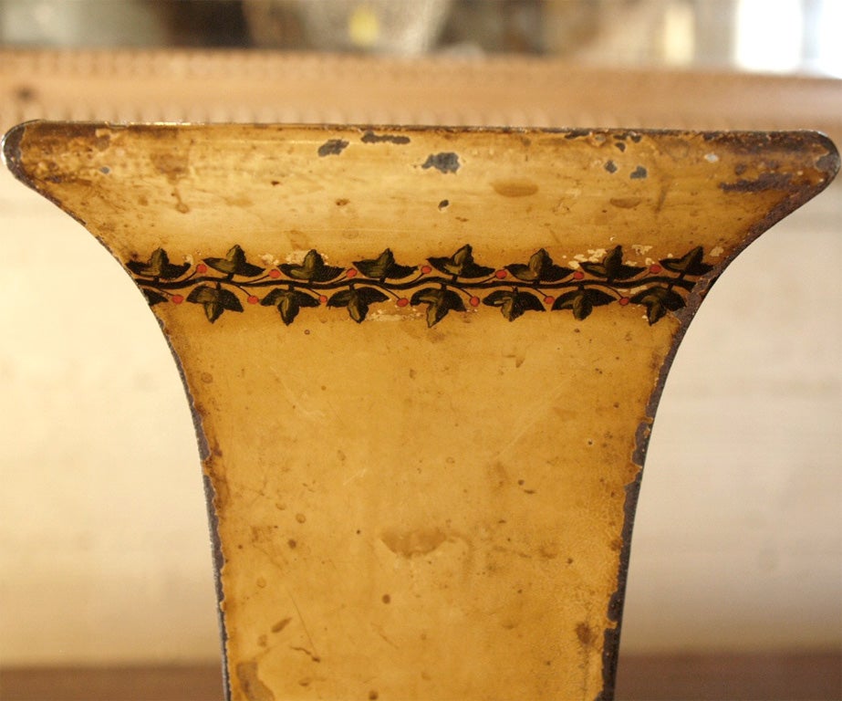 Single toleware painted jardiniere For Sale 3