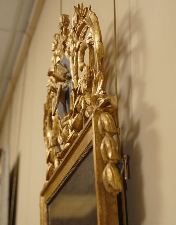 Spiegel aus vergoldetem Holz mit Wappen aus der Louis-XVI-Periode, Frankreich, um 1780 im Angebot 1