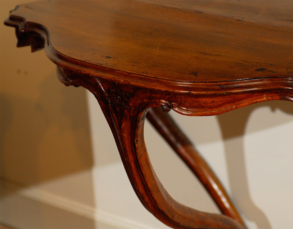 Italian Rococo Late 18th Century Walnut Console Table with Authentic Patina In Good Condition For Sale In Atlanta, GA