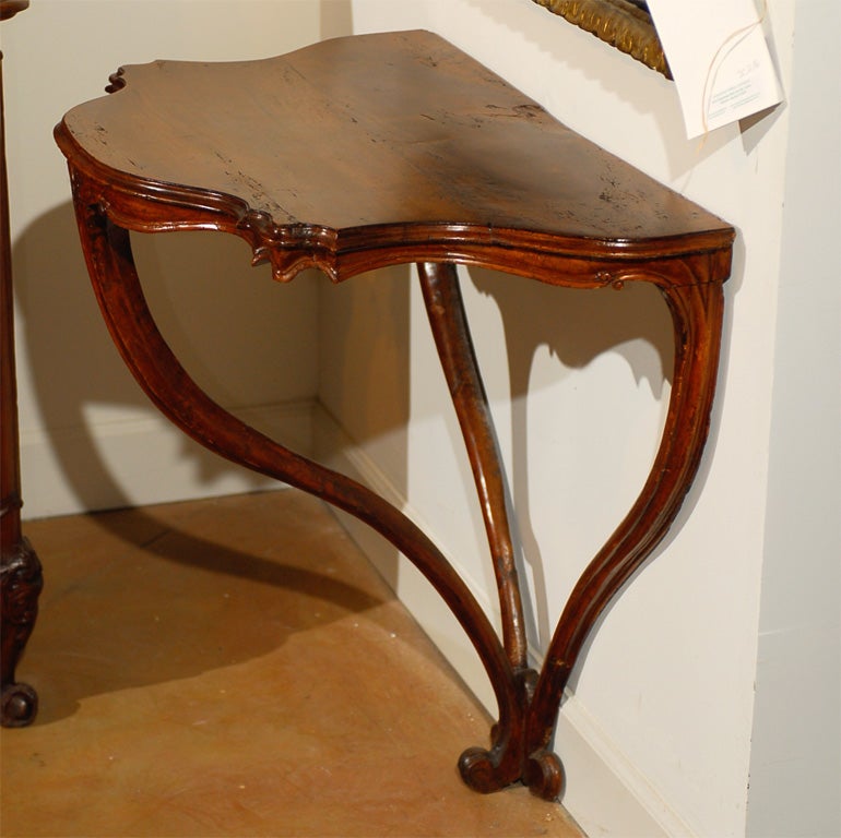 Italian Rococo Late 18th Century Walnut Console Table with Authentic Patina For Sale 3