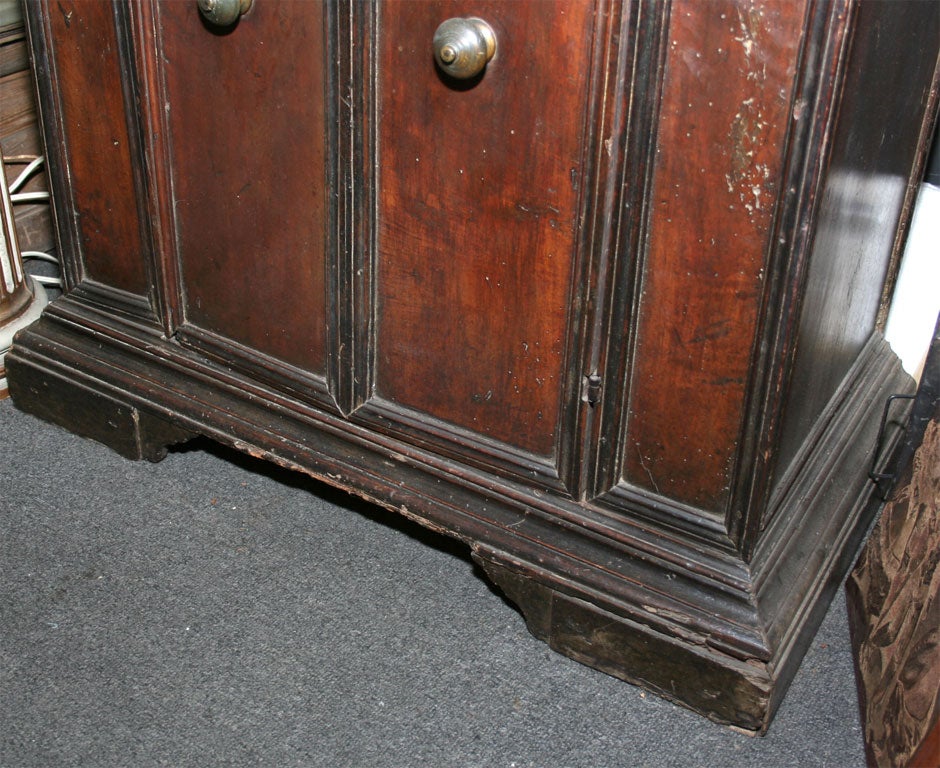 Crédence toscane en noyer du XVIIIe siècle avec des cuivres d'origine - SOHO 212-966-0650