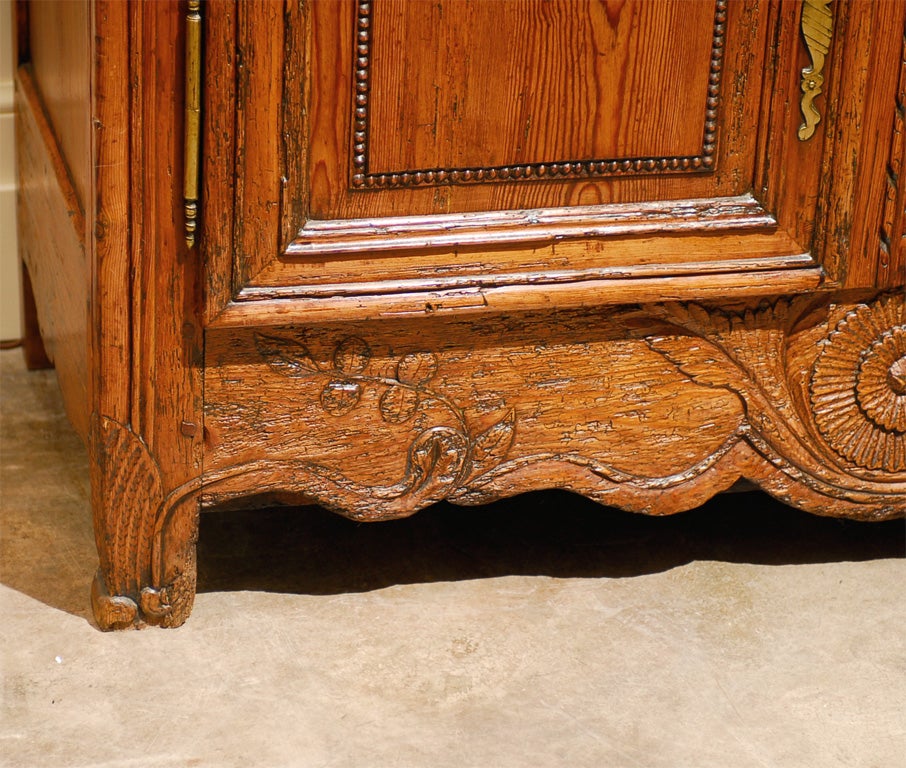 French Provincial Mid-19th Century Pine Buffet with Foliage Carving 2