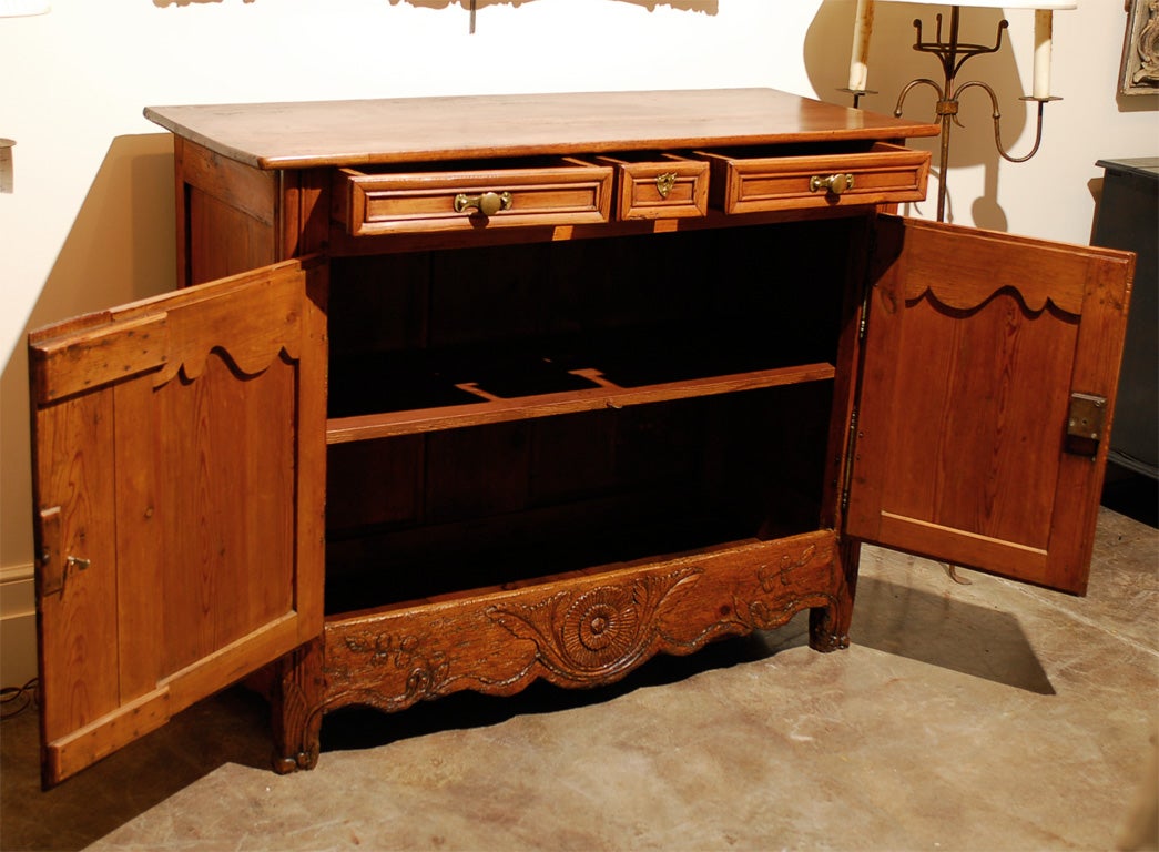 French Provincial Mid-19th Century Pine Buffet with Foliage Carving 4