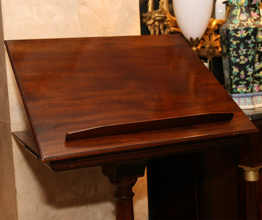 Queen Ann mahogany reading stand In Excellent Condition In Westwood, NJ
