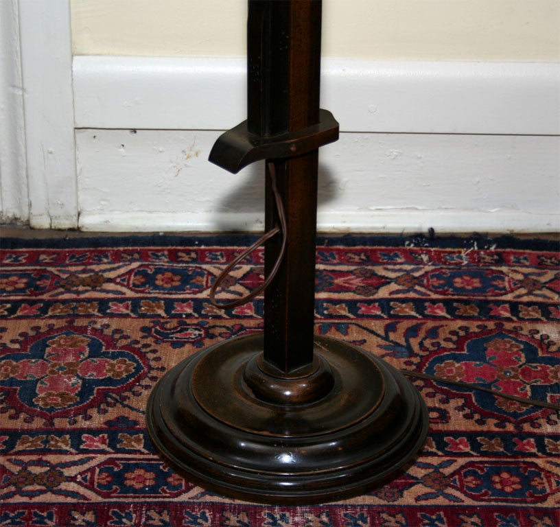 Mahogany English, mahogany ratchet standing lamp