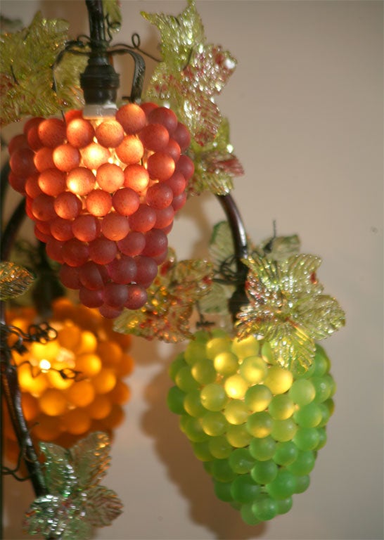 Tschechische Tischlampe aus Eisen und Kristall mit mehrfarbigen Traubenschirmen im Angebot 4