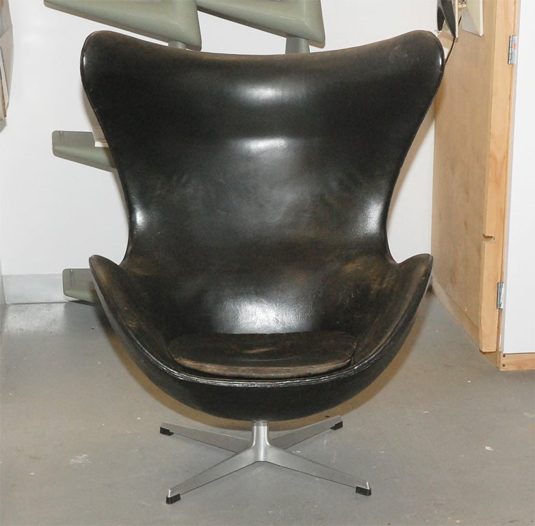Original Egg Chair aus schwarzem Leder von Arne Jacobsen
