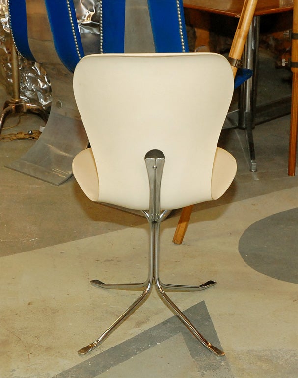 Ion Chair by Gideon Kramer 2