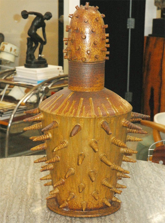 Ojima: large teadus spiked vase with lid