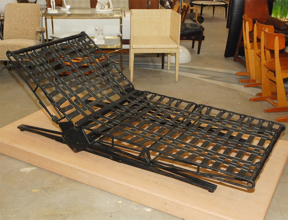 Osvaldo Borsani L77 Chaise lounge by Tecno