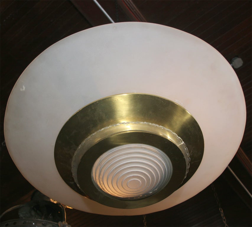 Milieu du XXe siècle Lampe à disques en verre gravé, Belgique en vente
