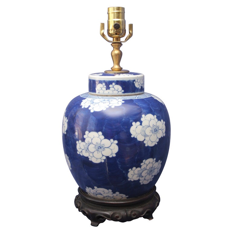Chinese Blue and White Covered Ginger Jar For Sale
