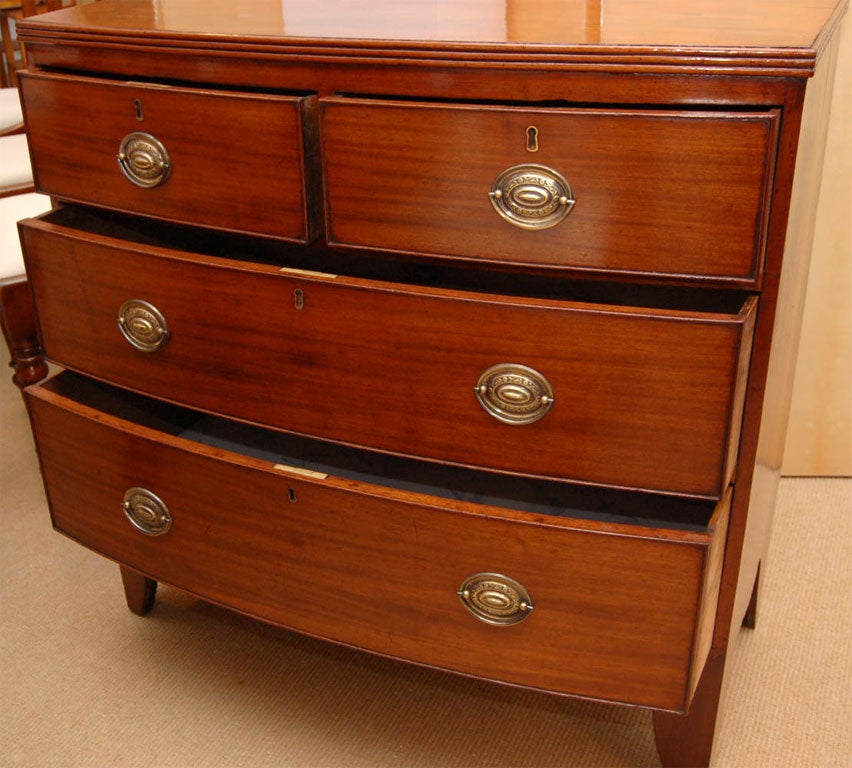 Early 19th Century Regency Bowfront Mahogany Chest For Sale 2