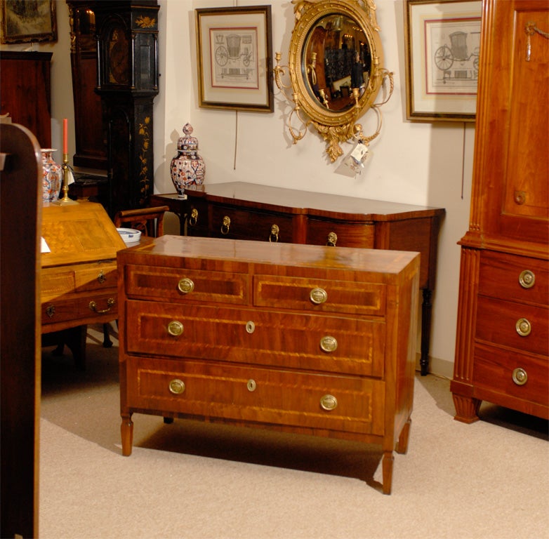 Neoclassical Italian Commode in Walnut ca. 1800