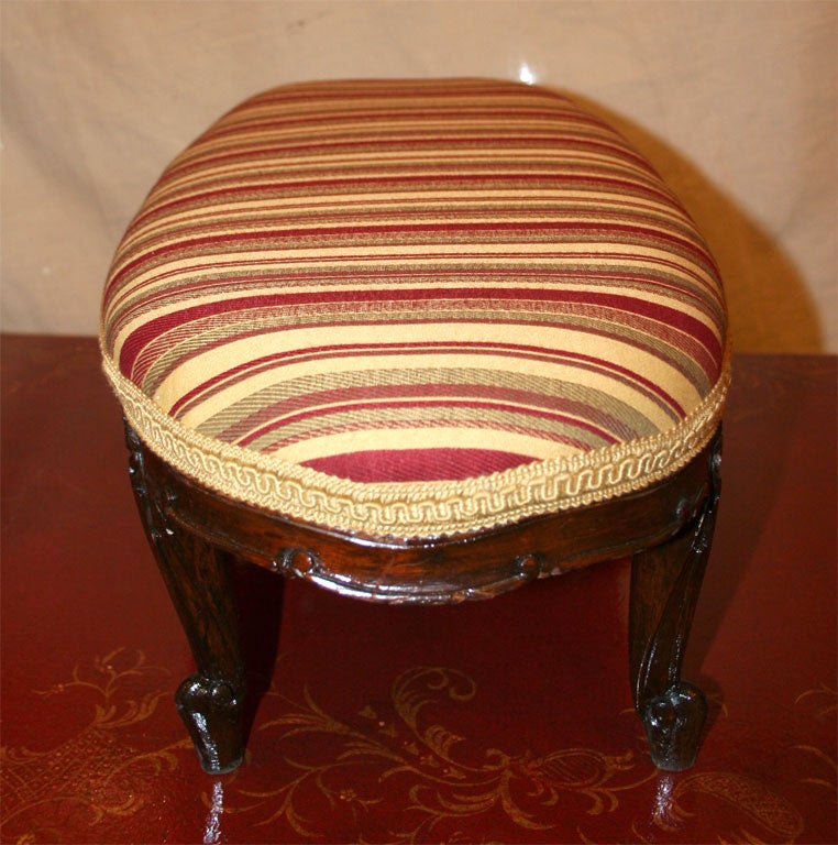 Antique french Footstool In Excellent Condition For Sale In Brooklyn, NY