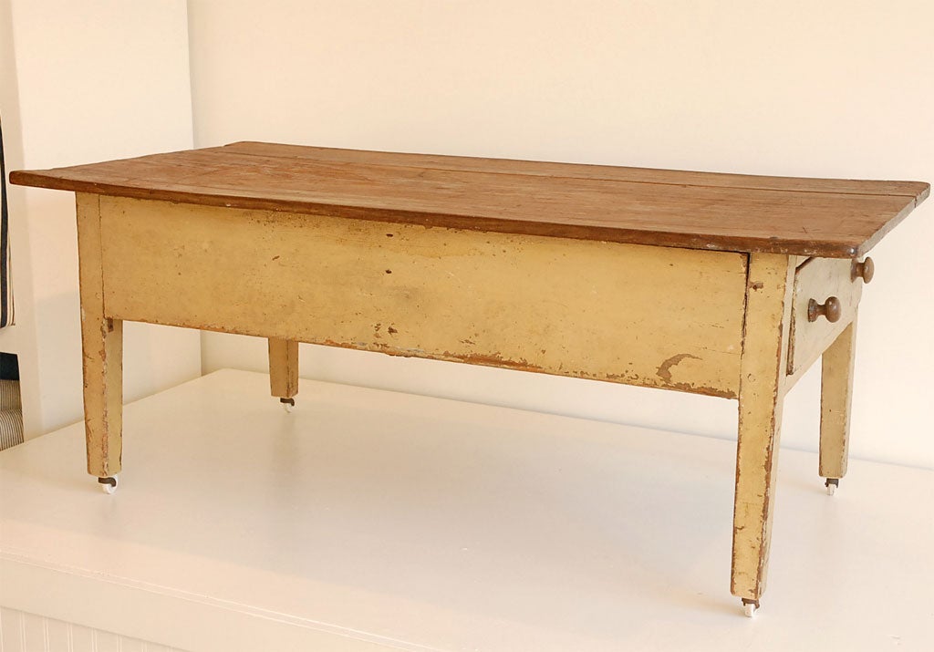 19THC ORIGINAL YELLOW DOUBLE DRAWER COFFEE TABLE WITH SCRUB TOP FROM NEW ENGLAND, THIS TABLE HAS A DRAWER AT EACH END. THIS IS MOST UNUSUAL AND RARE TO SEE .