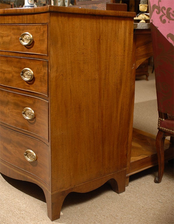 George III Period Serpentine Chest in Mahogany, England c. 1790 In Good Condition In Atlanta, GA