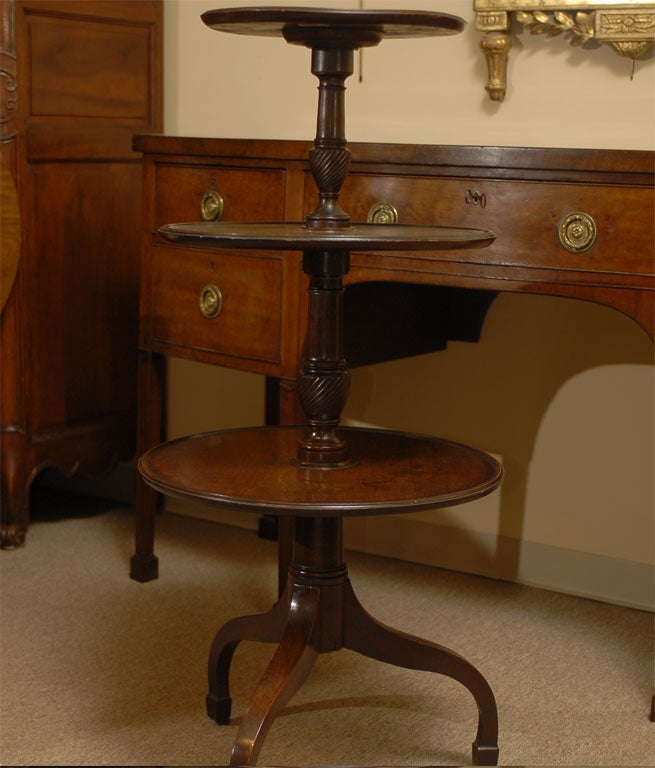 Late 18th Century Fine George III Three-tiered Dumbwaiter in Mahogany, c. 1770 For Sale