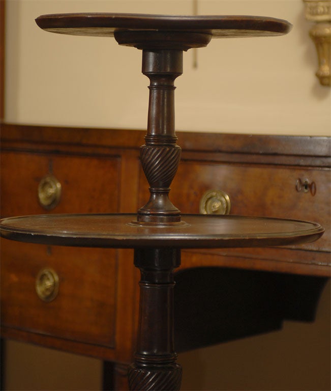 Fine George III Three-tiered Dumbwaiter in Mahogany, c. 1770 For Sale 1