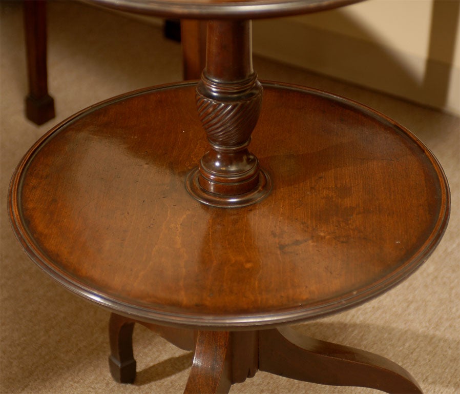 Fine George III Three-tiered Dumbwaiter in Mahogany, c. 1770 For Sale 2