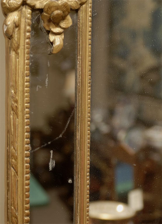 Regence style Gilt-wood Mirror with Trophic Crest, c. 1760 4