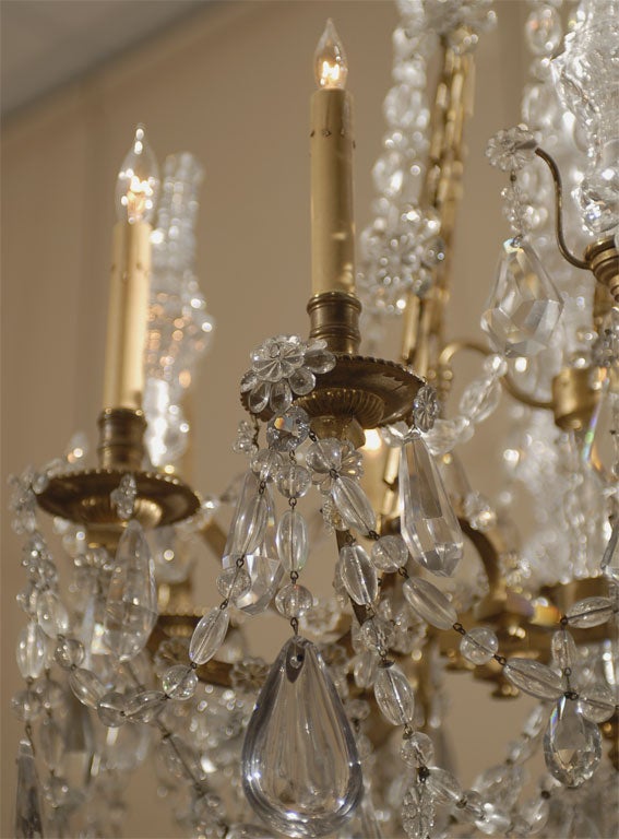 Lampadario a 8 luci in bronzo dorato e cristallo tagliato, Francia, 1880 ca. In condizioni buone in vendita a Atlanta, GA