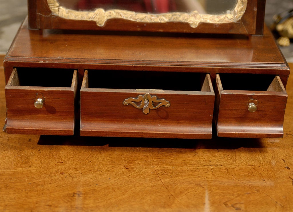 George III period Dressing Mirror in Mahogany & Gilt, c. 1790 In Good Condition For Sale In Atlanta, GA